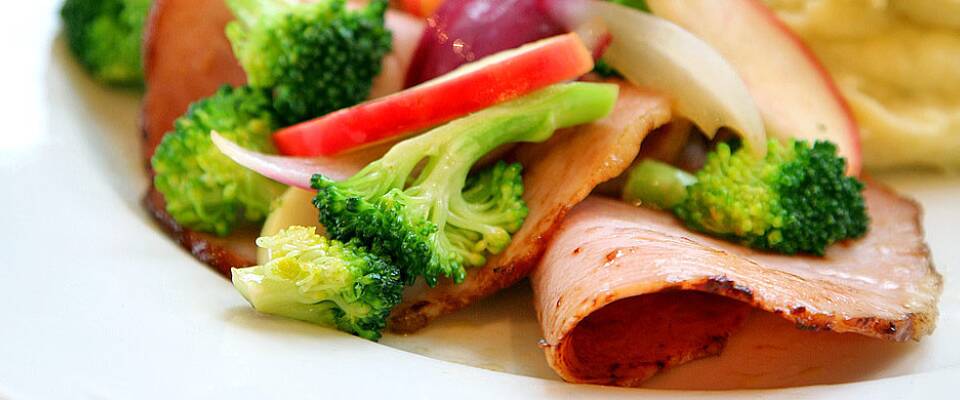 Har du skinke igjen i kjøleskapet? Da er også middagen i boks