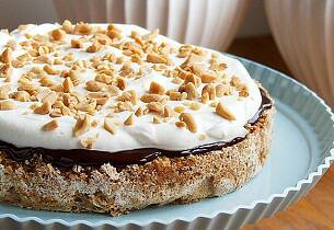 Er du Snickers-fan, da er dette kakeoppskriften for deg