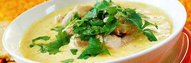Prøv denne kyllingsuppen med indisk vri