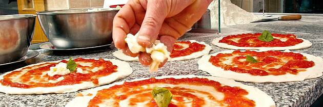Slik lager du pizza margherita