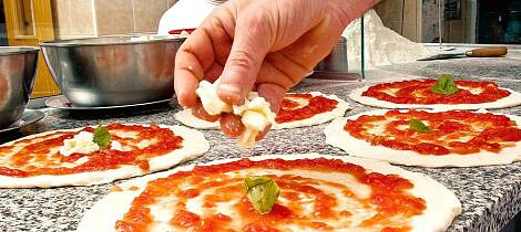 Slik lager du pizza margherita