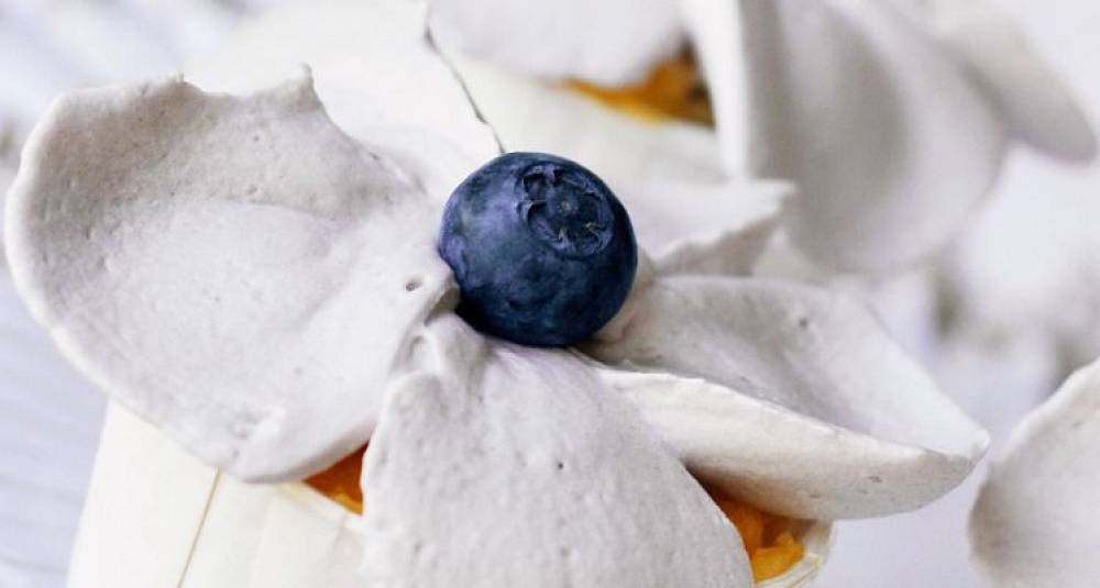 Luftige vaniljecupcakes med blåbær