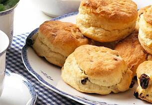 Vårlig te-kos: scones med lemoncurd - alt hjemmelaget