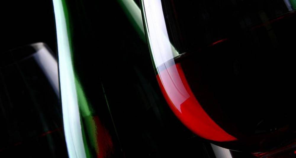 Kjendiser solgte vin for 100 millioner