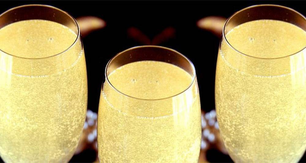 Champagnecocktail til nyttårsfeiringen