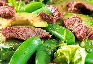 Gå for denne friske og mettende biffsalaten