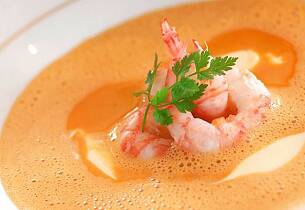 By på en lekker skalldyrsuppe