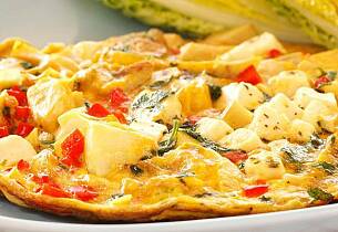 Så lett lager du en gresk vri på omeletten