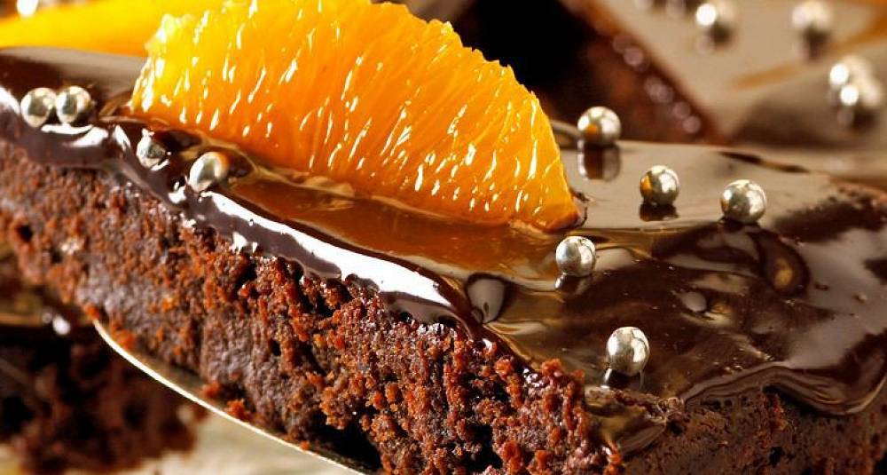 Sjokolade og appelsin er som skapt for hverandre - her i en dyrisk god kake