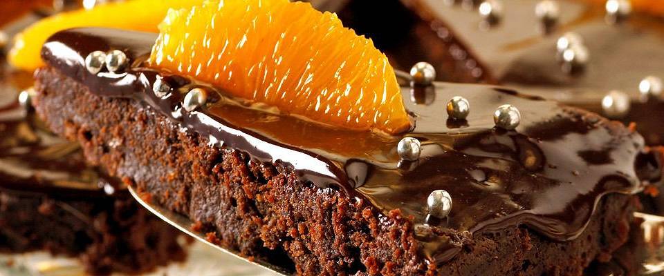 Sjokolade og appelsin er som skapt for hverandre - her i en dyrisk god kake