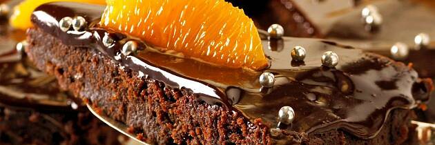 Sjokolade og appelsin er som skapt for hverandre - her i en dyrisk god kake