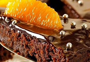 Sjokolade og appelsin er som skapt for hverandre - her i en dyrisk god kake