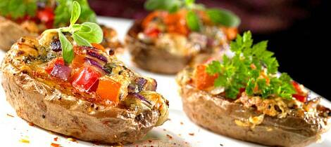 Disse bakte potetene er et måltid i seg selv - eller et ekstra smaksrikt tilbehør