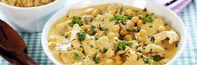 Denne kyllinggryten får bein å gå på