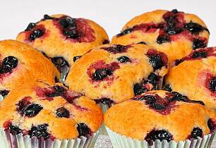 Bruk solbær i muffinsene