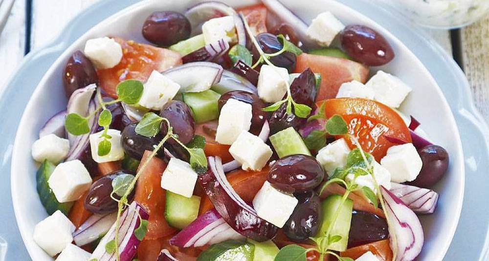 Gresk salat med tzatziki