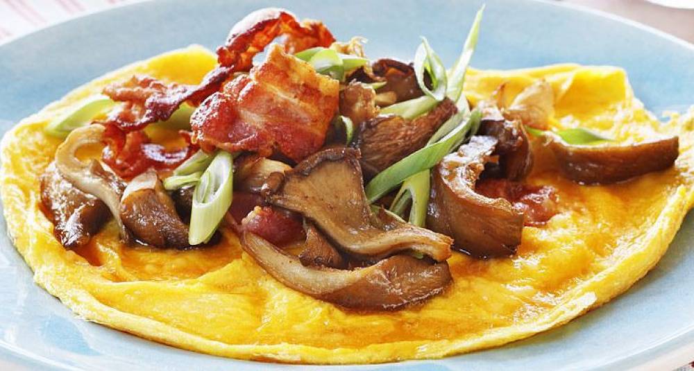 Omelett med sopp og bacon