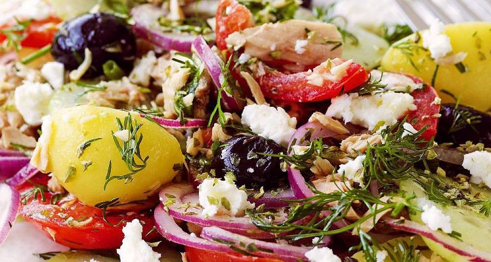 Gresk salat med poteter og tunfisk