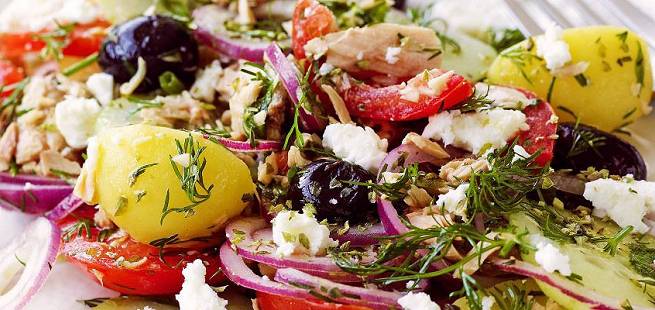 Gresk salat med poteter og tunfisk