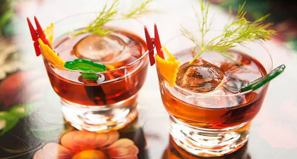 Sommerlig negroni drinkoppskrift