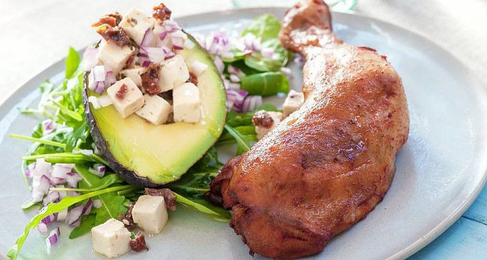 Grillede kyllinglår med avokado og feta