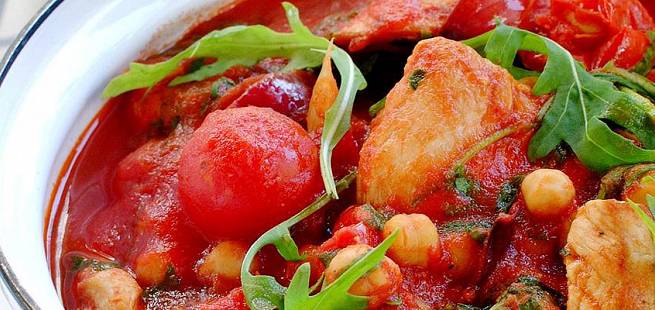 Gryte med tomat, kikerter og svinefilet