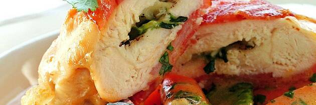 Fyll kyllingfileten og server den med en herlig karri- og kokossaus - det blir en fulltreffer