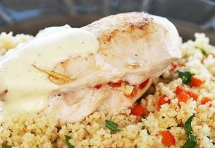 Ostefylte kyllingbryst med couscous og paprika