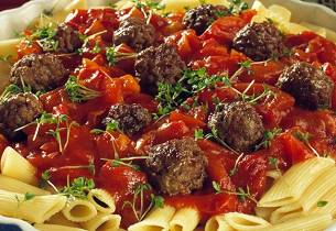 Pasta med kjøttboller og frisk tomatsaus