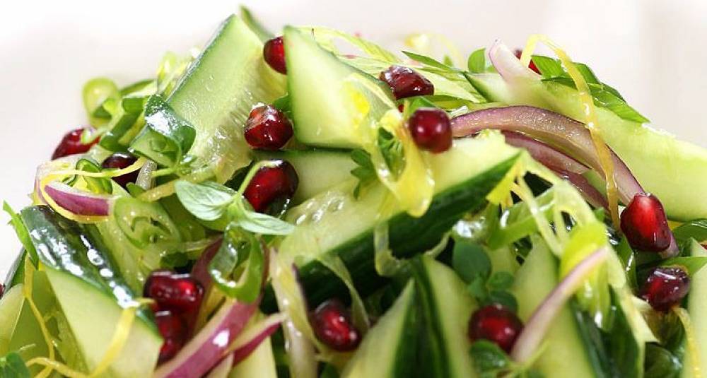 Frisk agurksalat med sting