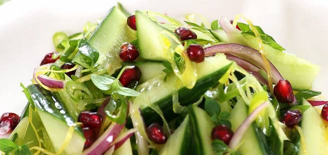 Frisk agurksalat med sting