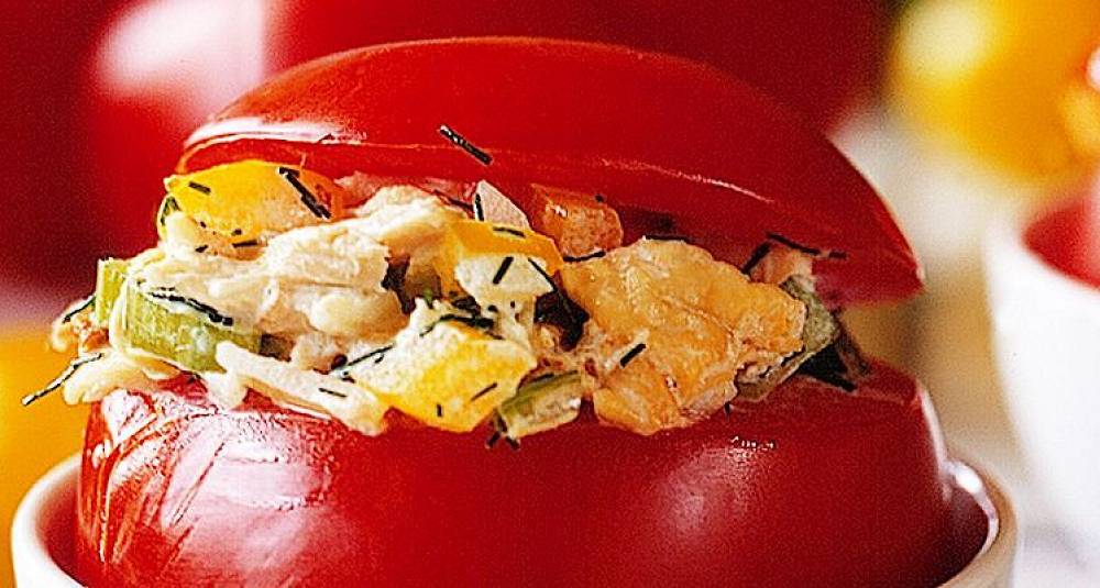 Fylte tomater med kyllingsalat