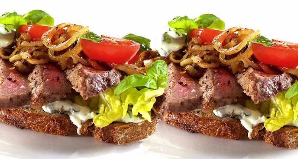 Italiensk biffsmørbrød med urtekrem