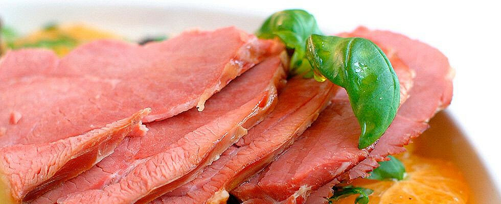 Røkt lammelår med appelsinsalat