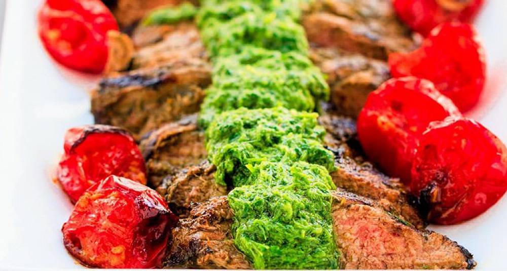 Chimichurrisaus til grillet biff