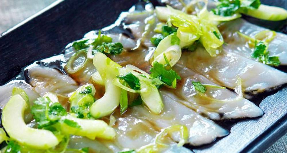 Asiatiskinspirert carpaccio med kveite