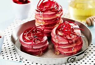 Rosa pannekaker til frokost eller dessert som alle vil like