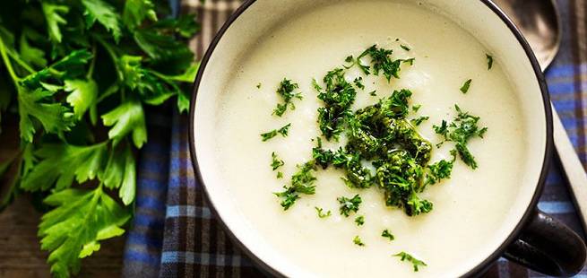 Persillerotsuppe med pesto