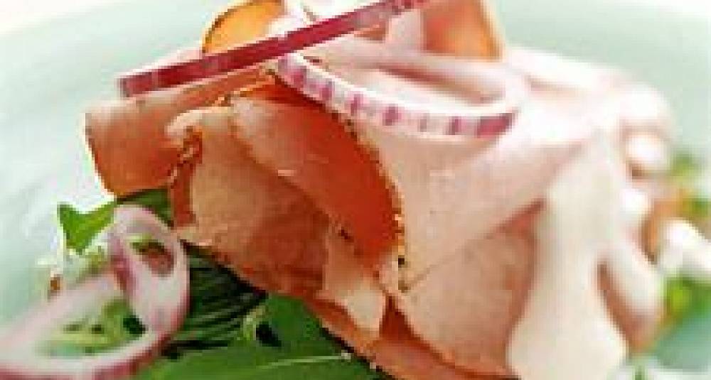 Dansk rugbrød med deilig tilbehør