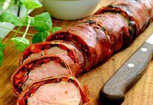 Innbakt svinefilet med soltørkede tomater