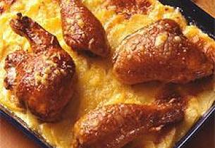 Ostegratinerte kyllinglår på potetseng