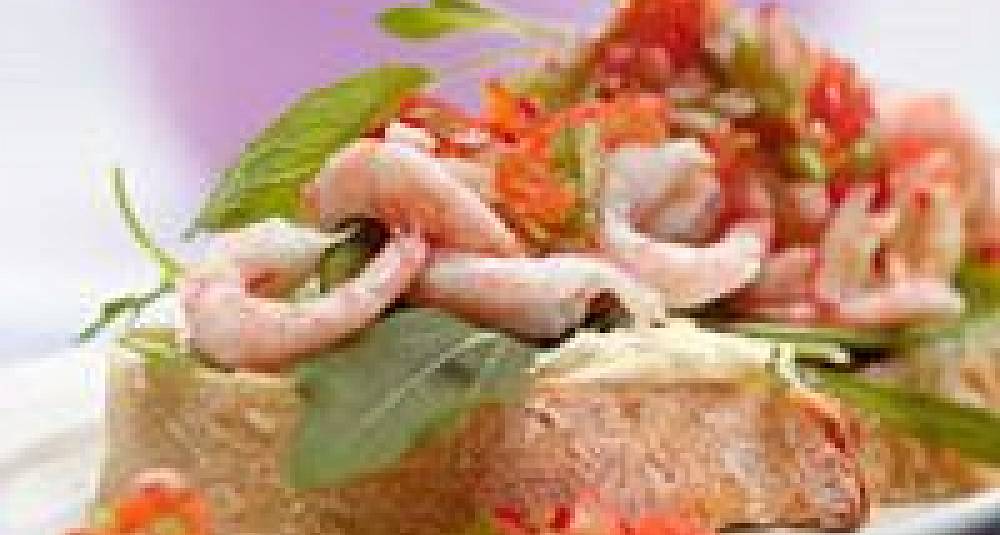 Reke- og krepsesandwich med salsa og aioli