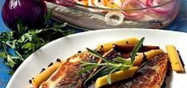 Stekt makrell med krydderkokt rabarbra