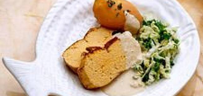 Rognpudding med lun potetsalat og Bois Boudran-saus