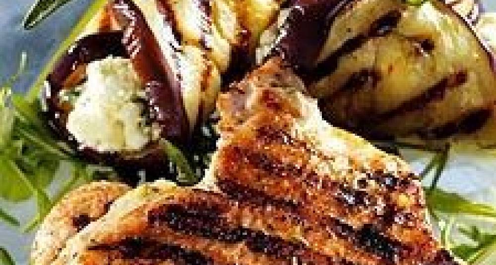Hvitløk- og rosmarinmarinert kalkunfilet med grillet aubergine og feta