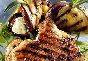 Hvitløk- og rosmarinmarinert kalkunfilet med grillet aubergine og feta