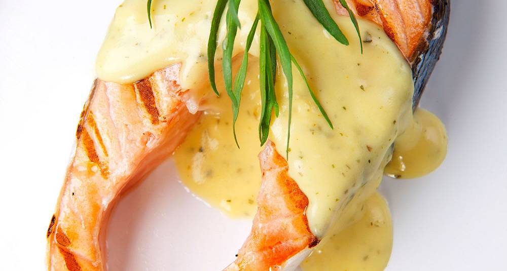 Grillet laks med asparges og enkel béarnaise