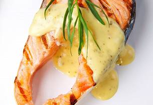 Grillet laks med asparges og enkel béarnaise