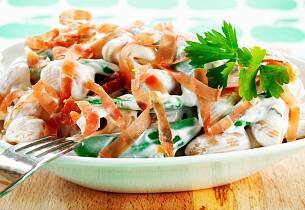 By på en sommerlig pastasalat