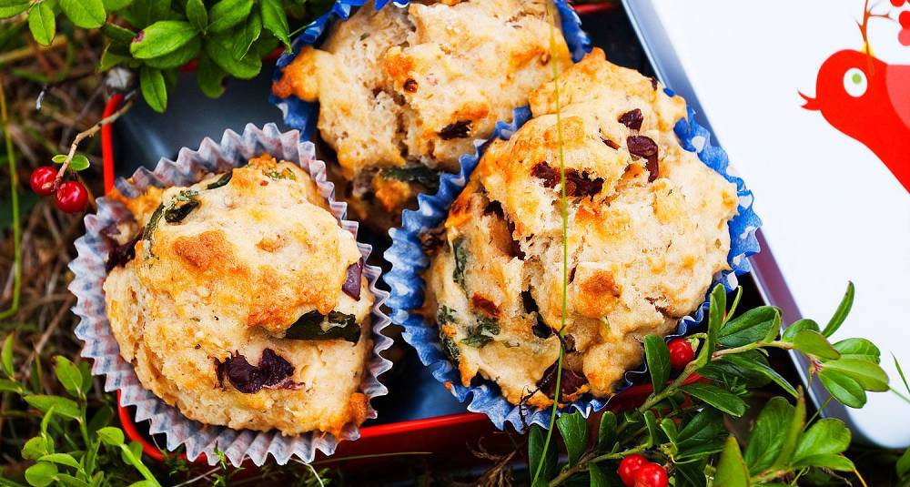 Matmuffins med fetaost, soltørket tomat og basilikum